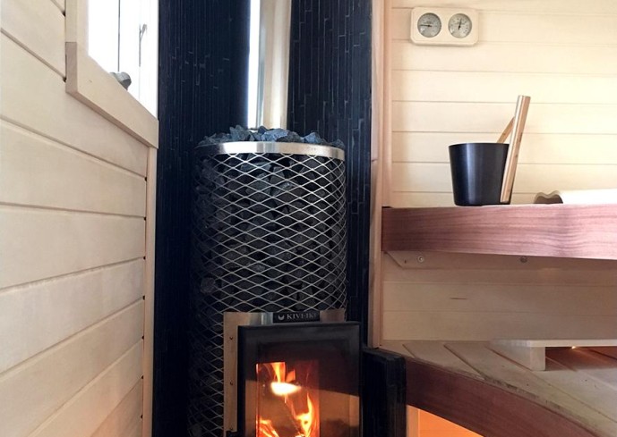 Malkinė pirties krosnelė IKI KIVI JR <br>Iš dešinės Malkinė pirties krosnelė IKI KIVI JR <br>Iš dešinės